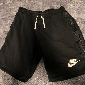 Nike men’s cotton shorts size large